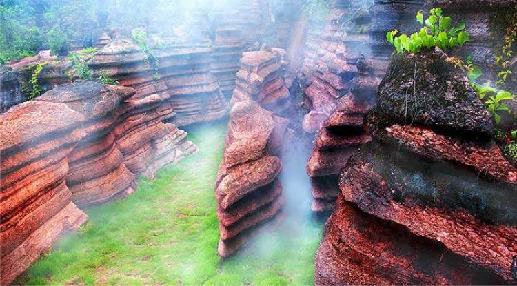 Zhangjiajie Fenghuang Tour - Red stone forest park