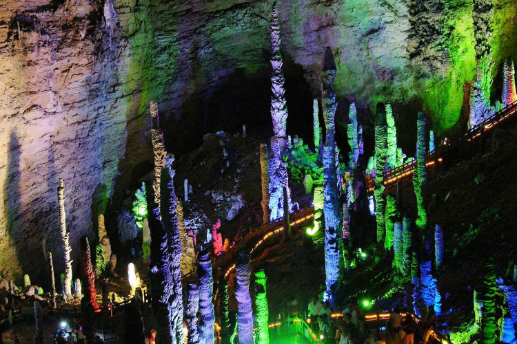 Yellow Dragon Cave is the most beautiful karst cave around the world